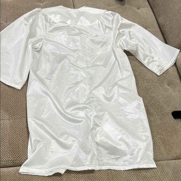 Elegant White Satin Men's Graduation Robe - Picture 4 of 5